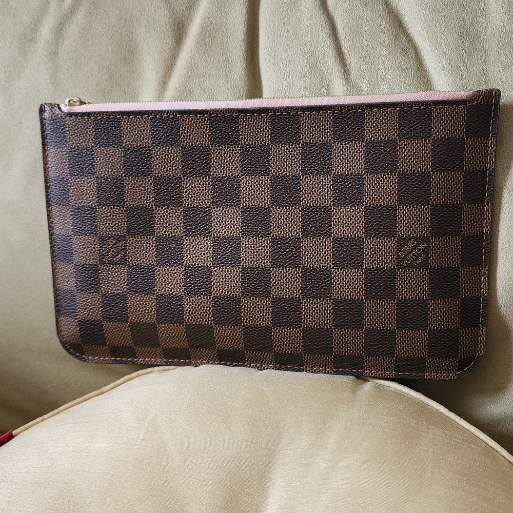 ☆ Louis Vuitton - AUTHENTIC ☆

Neverfull Damier Ebene Poche
